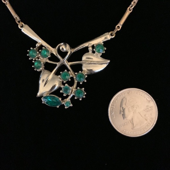 Vintage 1950s Emerald Green Rhinestone Necklace - Picture 6 of 8